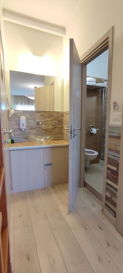 Hotel Nitto House Bari Esterno foto